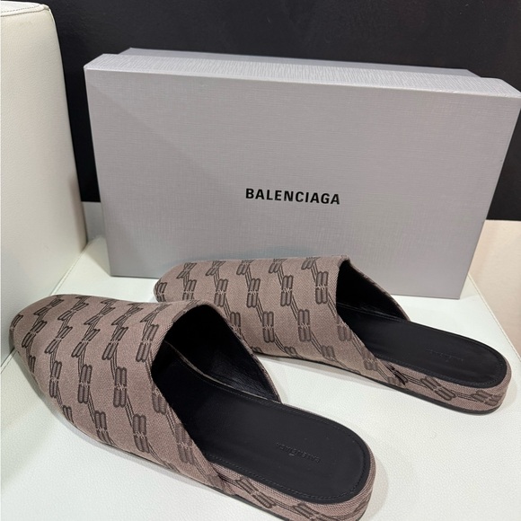 Balenciaga men 'BB' Cosy Monogram Mules in Dark Mink Grey ( brand new as 45) - Picture 3 of 5